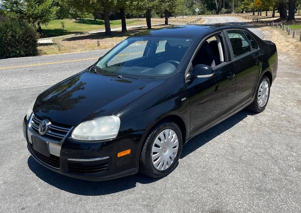 2009 Volkswagen Jetta (transmisión manual de 5 velocidades) - $5,950 (santa cruz)63654702769923120