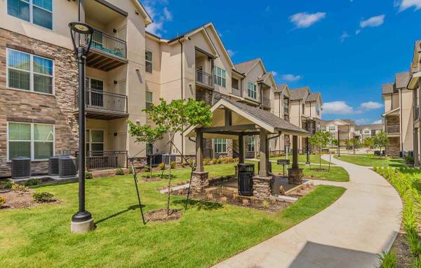 $1,641 / 3br - 1219ft2 - Your pets deserve the best! Come to our Pet-Friendly 3 BD / 2 BA. (Balch Springs)63936224356227124