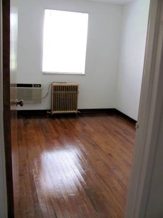 $900 / 1br - ONE BEDROOM AVAILABLE (SQ HILL)64013532311298121