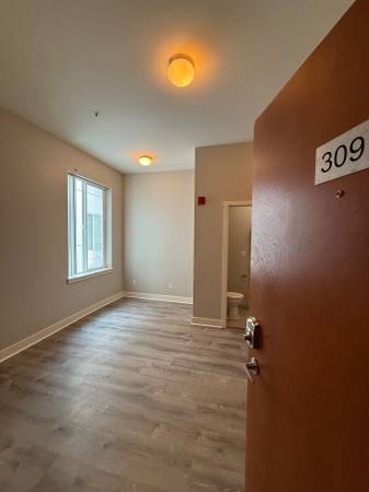 $995 ♥Stylin'&Profilin' Studio - 6 Weeks Free♥ (Near UW Campus)63862287126147121
