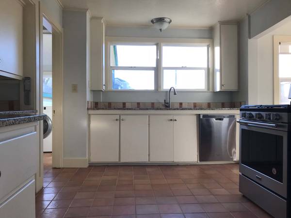 $649,000 / 2br - 1247ft2 - Charming  2 bed/1ba home w/garage & large yard, poss. seller financing (santa rosa)63880135042435123