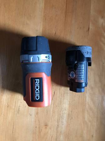Ridgid 12V Flashlight with Lithium Battery Light 1