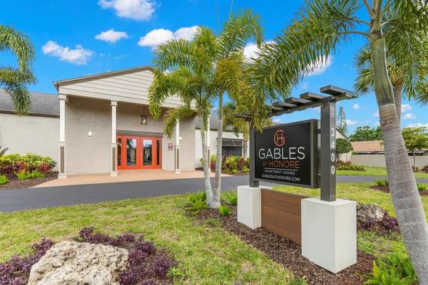 $2,466 / 3br - 1172ft2 - Crystal-clear pool, ceiling fans, 3 bedrooms and 2 bathrooms (3400 Tyne Lane, Sarasota, FL)63791154572161121