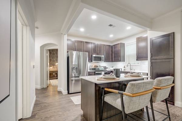 $2,799 / 2br - A New Townhouse in Las Colinas**2 Car Attached Garage**4 WEEKS FREE! (Las Colinas/Irving)63936222295042124