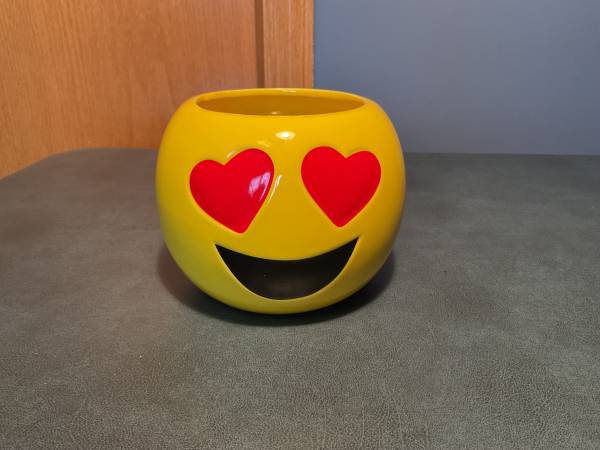 Smiley Face Planter 1