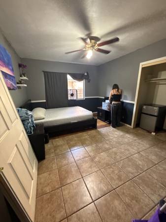 ROOM FOR RENT 1