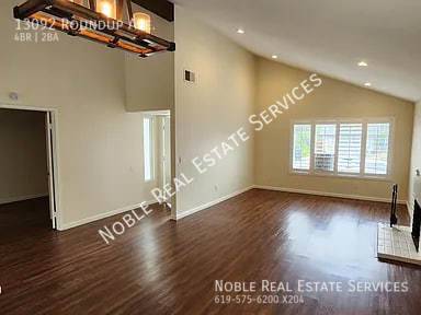 $4,495 / 4br - 1787ft2 - 🛋️ Sala de estar enorme con chimenea – ¡Tan acogedora! -Round (San Diego)63663819225729122
