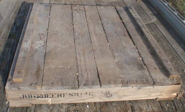 John Deere Pallet 1