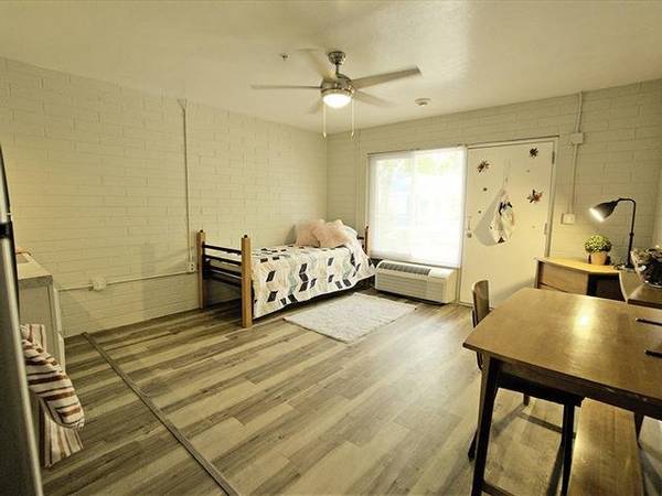 $739 / 336ft2 - Built-In Microwave, Individual Air Conditioning Units, Ceiling Fans (Sahara Apartments)63674826342019122