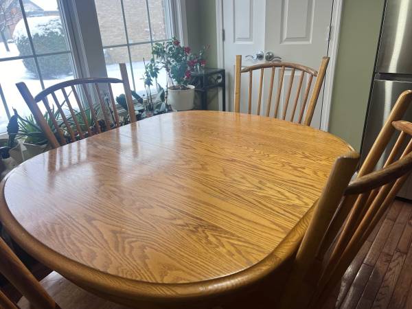 Oak dinning table with 4 chairs and 2 layers 1