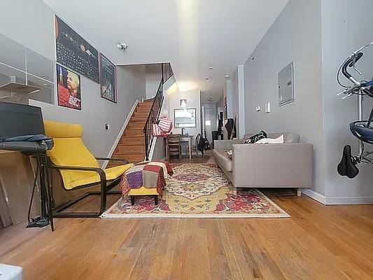 $3,250 / 3br - 900ft2 - SUNNY 3 BED 2 BATH!CLOSET SPACE!PRIVATE YARD!NEAR SUBWAY,MUST SEE! (Flatbush)63788432756611120