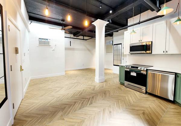 $2,595 ===😍 gorgeous Fully Loaded studio in Park Slope 23rd st industry city (Park Slope 23rd st)63689734568195120