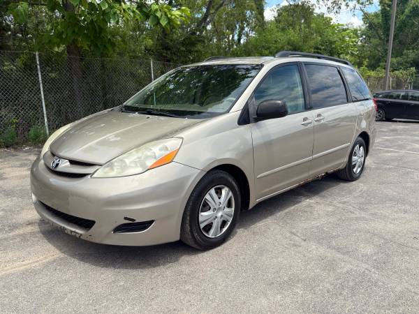 2008 Toyota Sienna LE (233K millas) - $1,995 (Camby)63622014451969120
