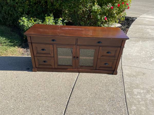 Free entertainment/TV stand 1
