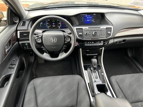 2017 Honda Accord Hybrid - $14,800 (Auburn)63617156882305124