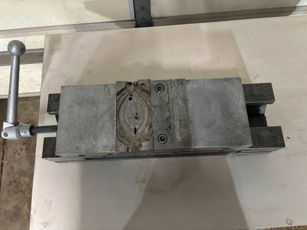 TECO 6" RELOCK DOUBLE STATION PRODUCTION VISE - $395 (Caledonia)62974826089089123