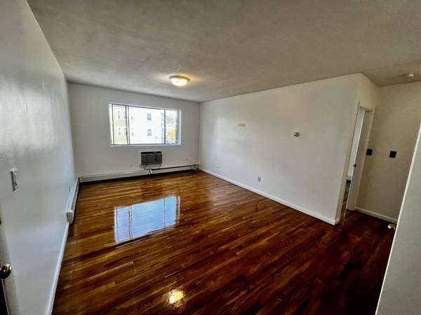 $2,600 / 2br - Jamaica Plain 2 Bed/1 Bath | Cats & Small Dogs | Near Green Street (Jamaica Plain)63614178474627122