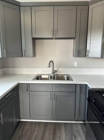 $2,295 / 2br - $2295-2 + 1 1/2 Hawthorne-14012 Doty Ave (Hawthorne)63701148528003120