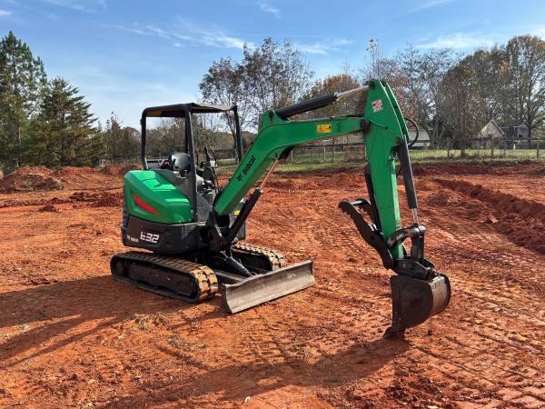 2018 Bobcat E32i 1