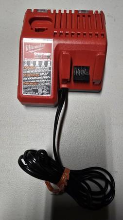 Cargador de baterías multi-voltaje Milwaukee M12 y M18, 48-59-1812. - $20 (San José)63471453588737123