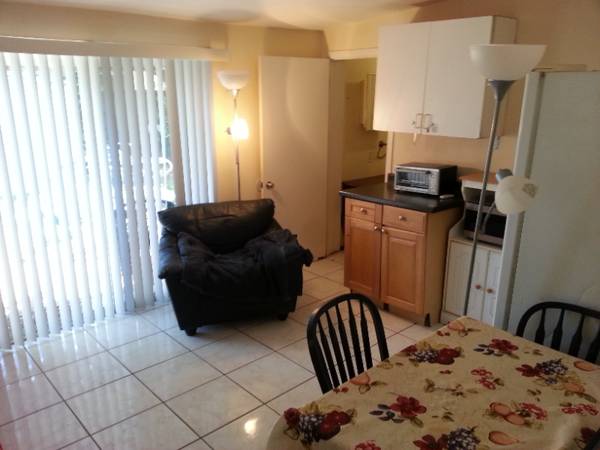 $1195.00 / 300ft2 - STUDIO-MOVIN READY63769617759875122