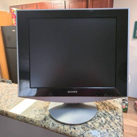 Sony SDM-HS73 17” Monitor 1