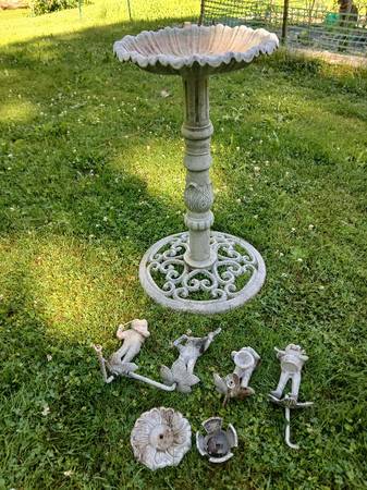 4 Frog Musicians Concrete birdbath fountain 30" x 19" 1