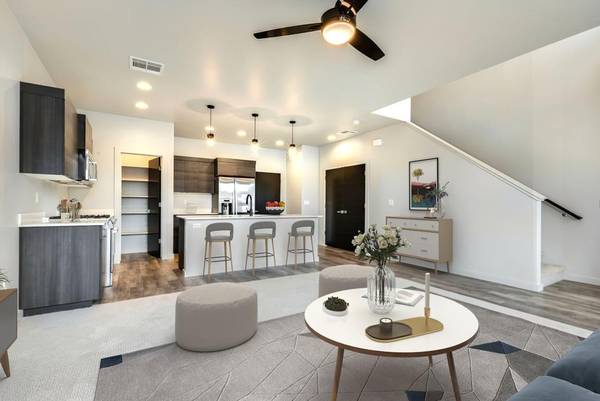 $2,650 / 3br - 1730ft2 - Townhomes w/ 2-Car Garage, Pet Friendly, Close to Shopping (Eagle)63794945808513120