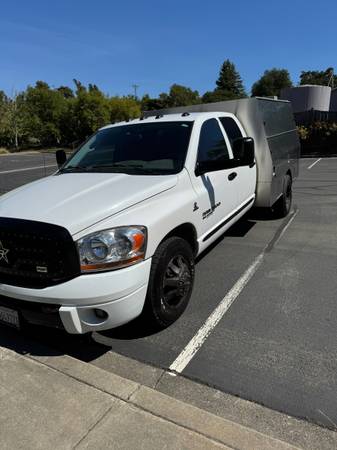 2006 Dodge 3500 Big Horn con carrocería Stonewell 2013 - $45,000 (Sebastopol)63478160461185124