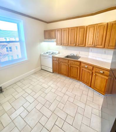 $2,300 / 2br - 1800ft2 - 2 Habitaciones a 1/2 cuadra del Metro-North ! (Woodlawn)63854193303169120