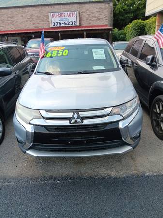 2017 Mitsubishi outlander se 3rd row seating AWD - $6,450 (Harriman)63625082765185121
