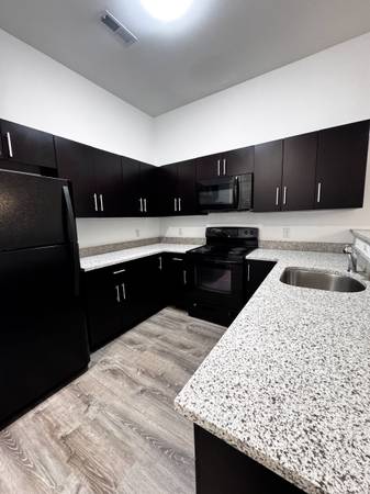 $2,400 / 2br - 2 Bedroom Apartment - Laundry in Building - Available Now! (Framingham)63620274364161121