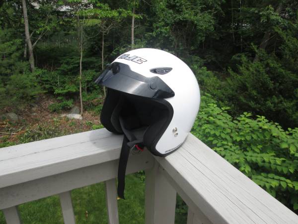 Casco HJC 3/4 grande con visera, 4 ventilaciones (condición nueva) - $39 (Billerica)63471382061313121