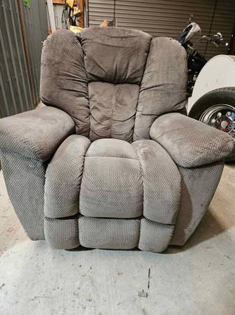 LayzBoy power Recliner w/ programmable wireless remote 1