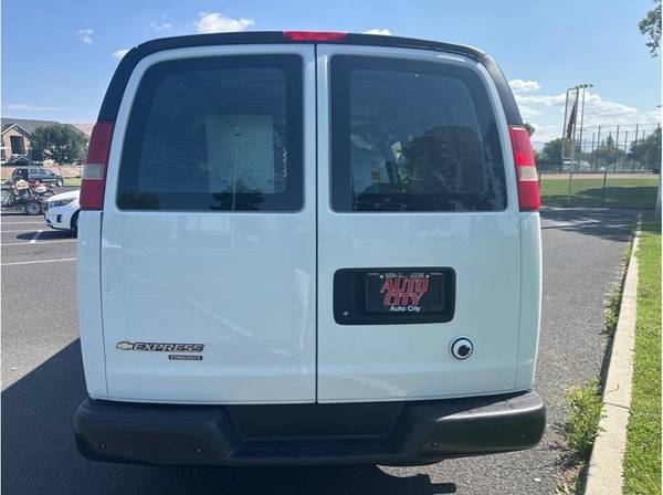 2014 Chevrolet Express 2500 Furgón de carga Chevy Van 3D - $16.995 (Auto City Yakima)63436933859587122
