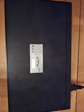 Pakedge SE-8P4 Unmanage Switch with 4 POE OR UP TO 2 POE+ - $5063470912471043122