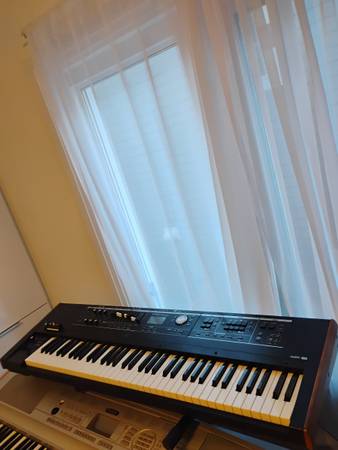 Roland VR 730 keyboard 1