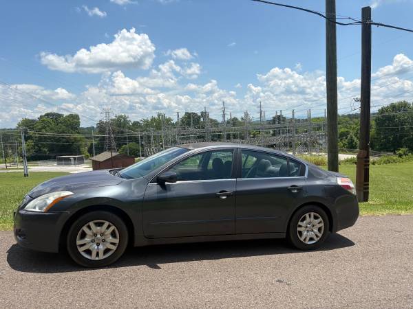 2012 Nissan Altima *Cold Air and Smooth Ride* - $3,900 (knoxville tn)63625105699971124
