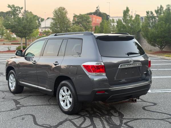 2013 Toyota Highlander SE - AWD - CARFAX LIMPIO - $13,500 (Wakefield)63470622800515124