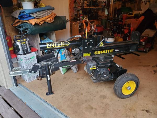 Brute 22-ton wood splitter 1