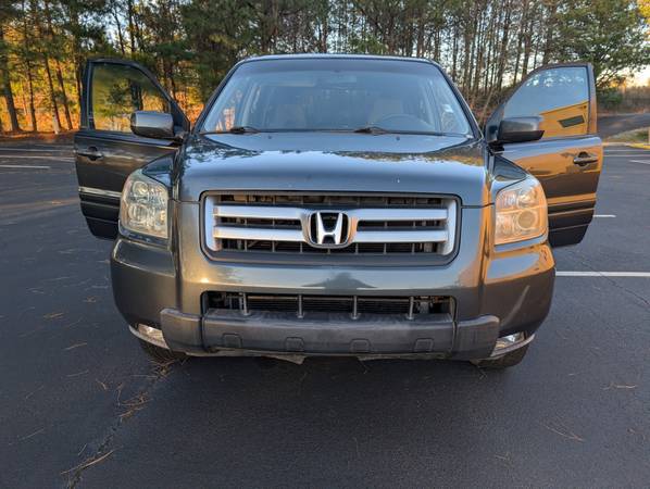 2006 Honda Pilot extra clean no issues runs great 3rd row seat - $3,500 (Loganville)63620106213377122