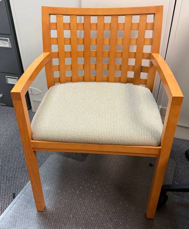 Great condition wooden chair 1