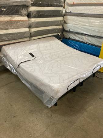 Split king Serta icomfort set with adjustable base 1