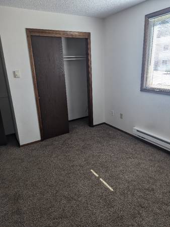 $1200.00 / 2br - 800ft2 - 5421 Eastview St63829654616963122
