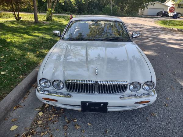 2000 Jaguar 1