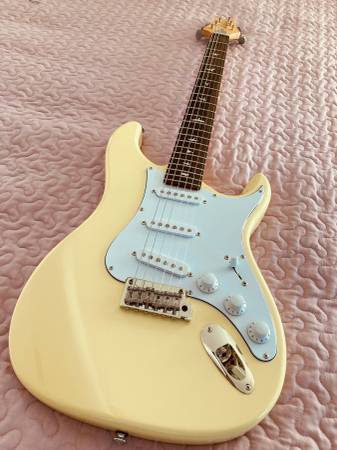 MINT PRS SE Silver Sky 1