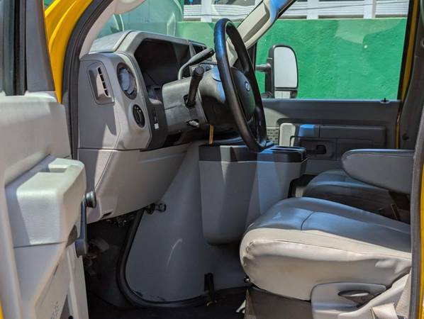 2016 Ford Econoline E-350SD 16FT - Photo 10