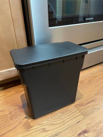 SimpleHuman In-Cabinet Trash Can + Bags 1