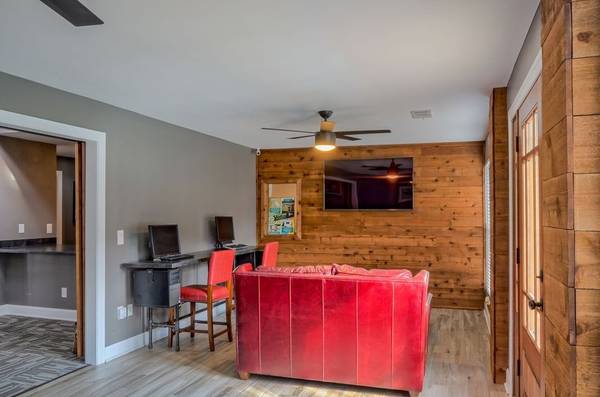 $1,581 / 2br - 1040ft2 - 3 Parks Within Minutes, On-Site Maintenance, Two Pools (595 S Old Orchard Ln, Lewisville, TX)63796326989441123