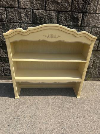 French Provincial hutch/bookcase 1